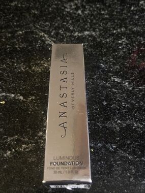 Anastasia Beverly Hills Luminous Foundation - 560w